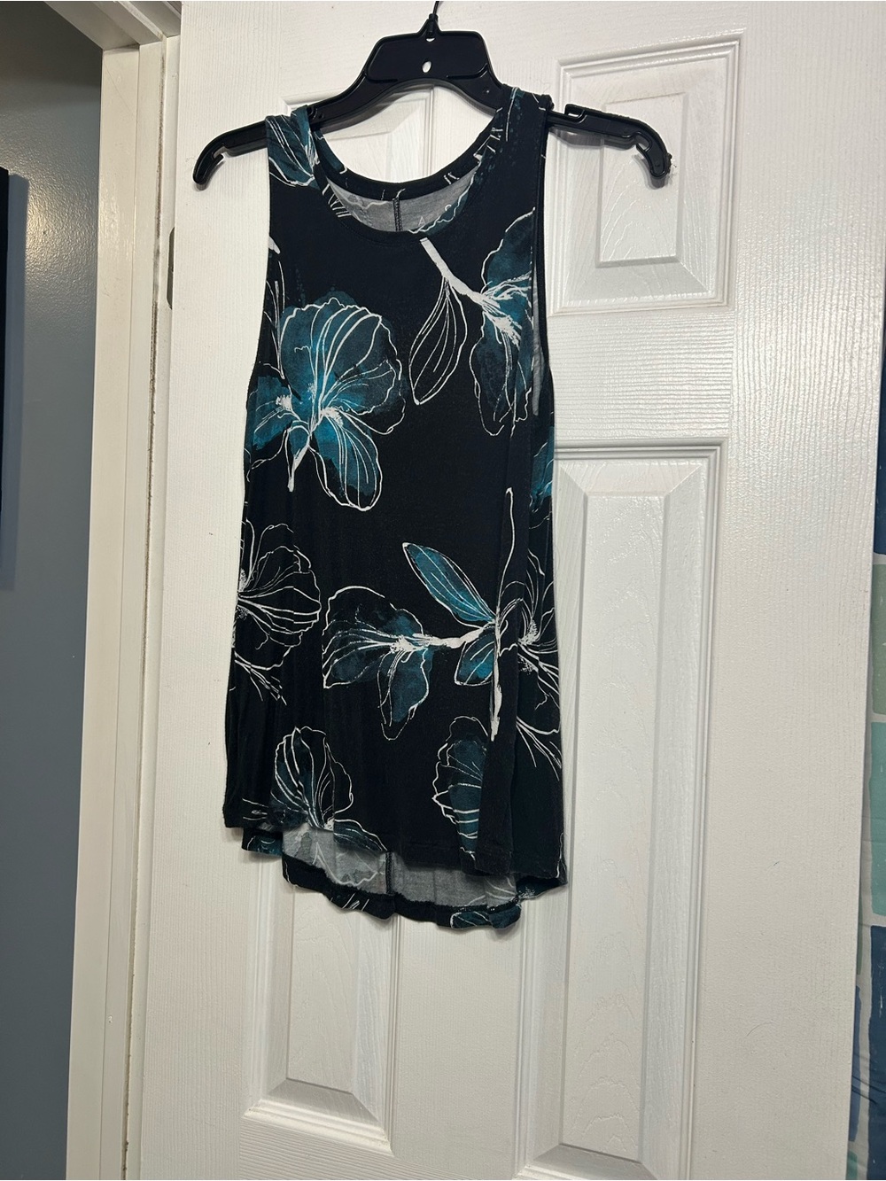Apt. 9 Black Tank Top with Teal Floral Print